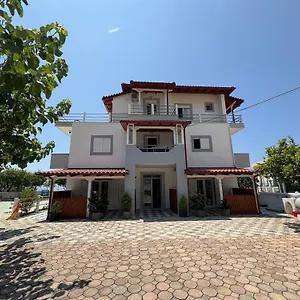 Yard Paradise Dhërmi